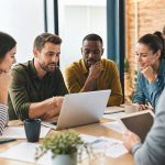 Comment lancer son entreprise avec un budget limité : méthodes et erreurs à éviter