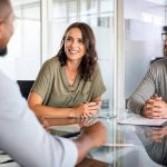 Commissionnaire : rôle, missions et conseils pour se lancer dans le métier